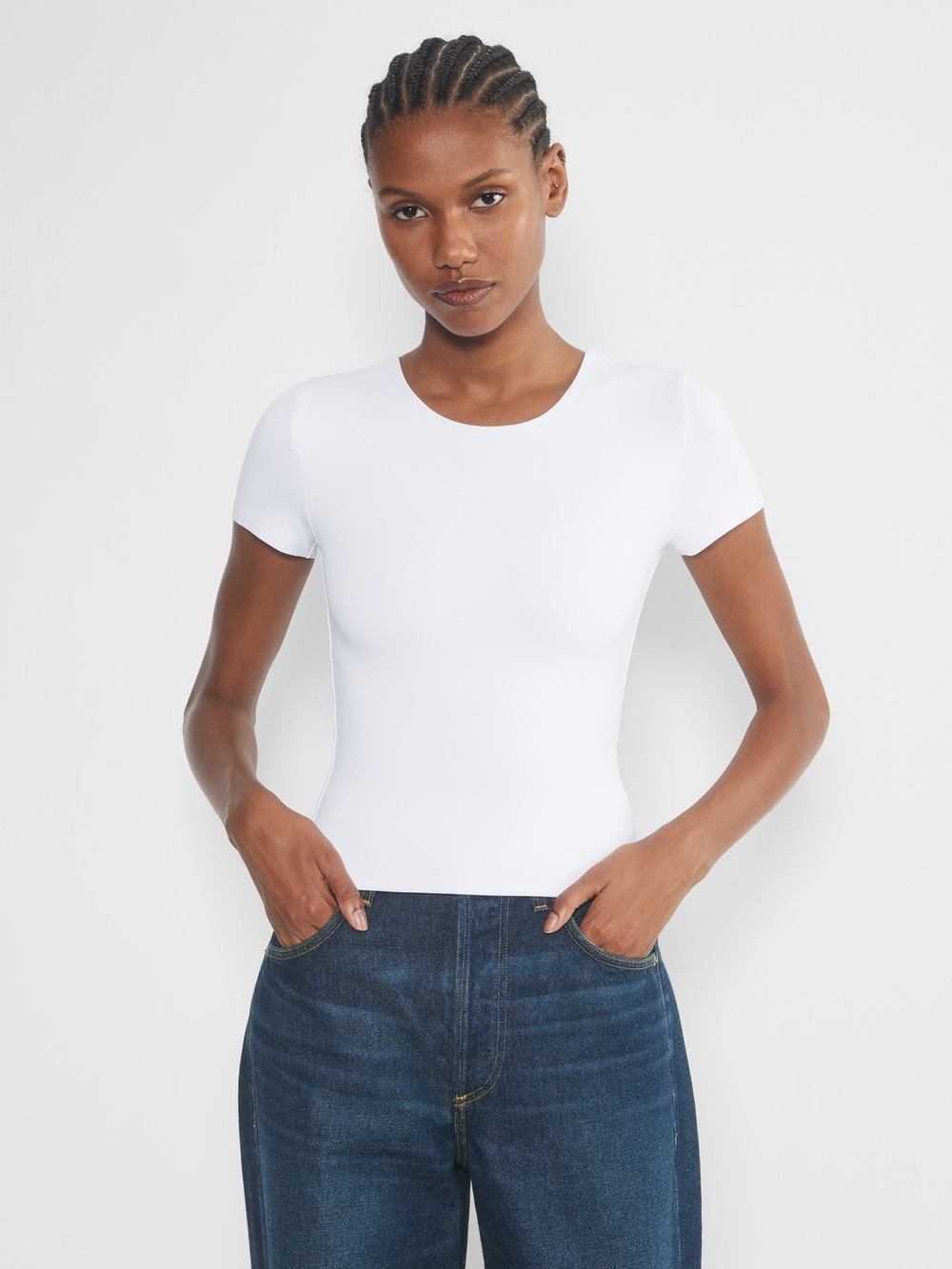 Aritzia Contour Tee Size Medium White Short Sleeve
